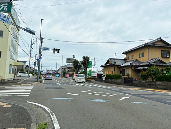 上川原の交差点を右折します。