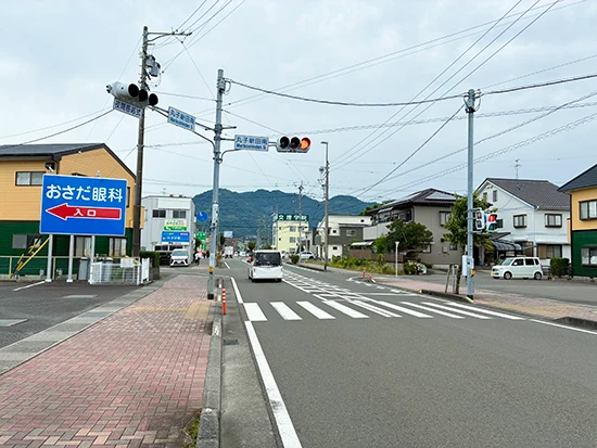 「丸子新田南」の交差点を直進します。