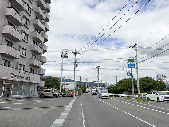 ②西椎路交差点を直進し、約500ｍ直進。