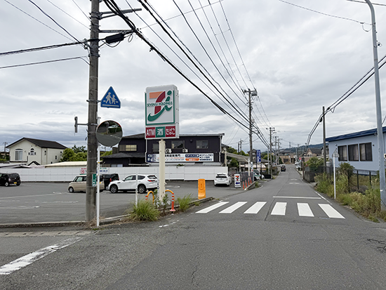③セブンイレブン沼津東原店を直進。