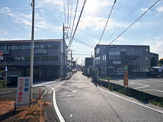 200ｍ先、左手に店舗が見えます。