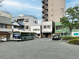 西富士宮駅目の前の道を左折。