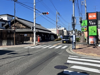 さの萬と富士高砂酒造の交差点を左折。