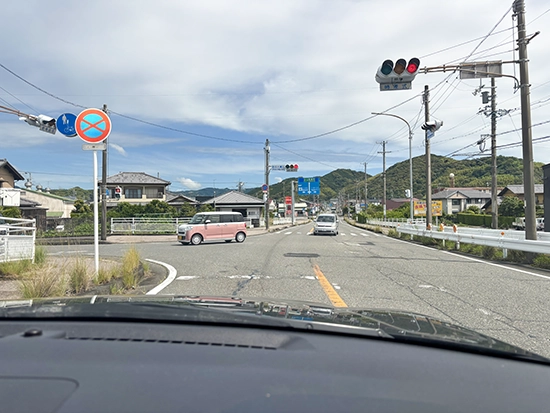 島田大橋北の交差点を左折します。