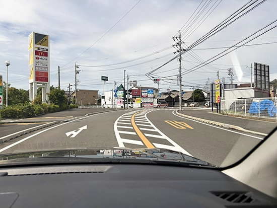 左手にアピタ島田店のある交差点を直進。