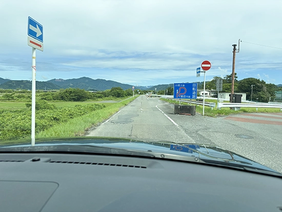 大井川橋を左折し回転道路を島田方面に進みます。