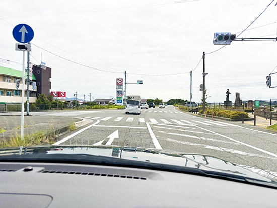 約4km直進し、蓬莱橋のT字交差点を左折します。