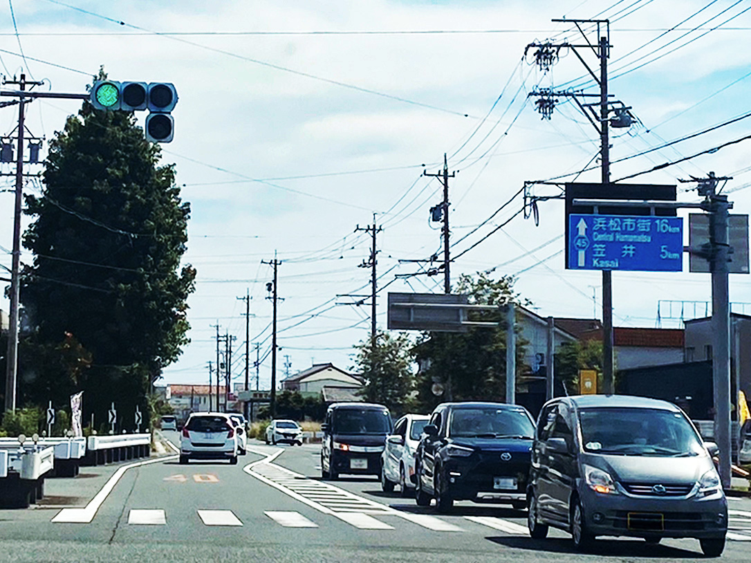 笠井街道の南中瀬の交差点を浜松市街方面へ進む。